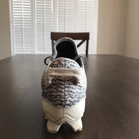 Yeezy turtle dove cleats main image 7